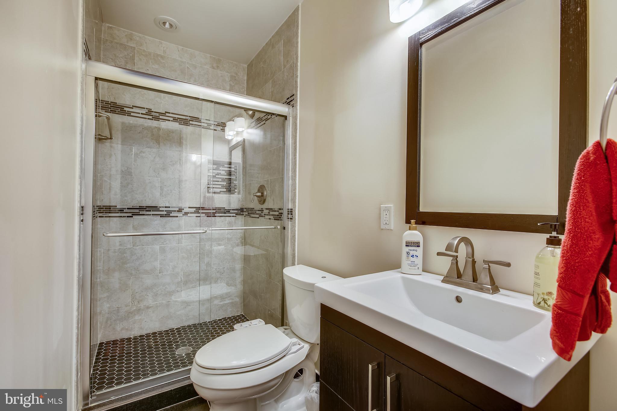 COLONNADE AT DULLES - Residential Lease