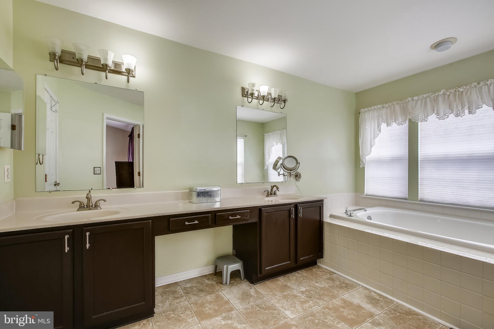 COLONNADE AT DULLES - Residential Lease