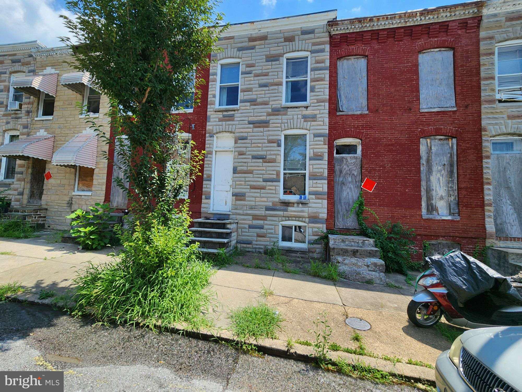ONLINE AUCTION: Bidding begins 8/12/2025 @ 10:00 AM. Bidding ends 8/14/2025 @ 11:20 AM. List Price is Suggested Opening Bid. Deposit: $5,000.
This townhouse situated in Sandtown‑Winchester. Residents also have convenient access to Mondawmin Mall, retail center with a supermarket and various shops. It is also close to Clifton Park Golf Course, a public 9‑hole course. Additionally, the roof of the property was replaced in May 2024.This location provides straightforward access to West North Avenue, a major traffic artery connecting directly into downtown Baltimore and surrounding thoroughfares. This property is vacant.