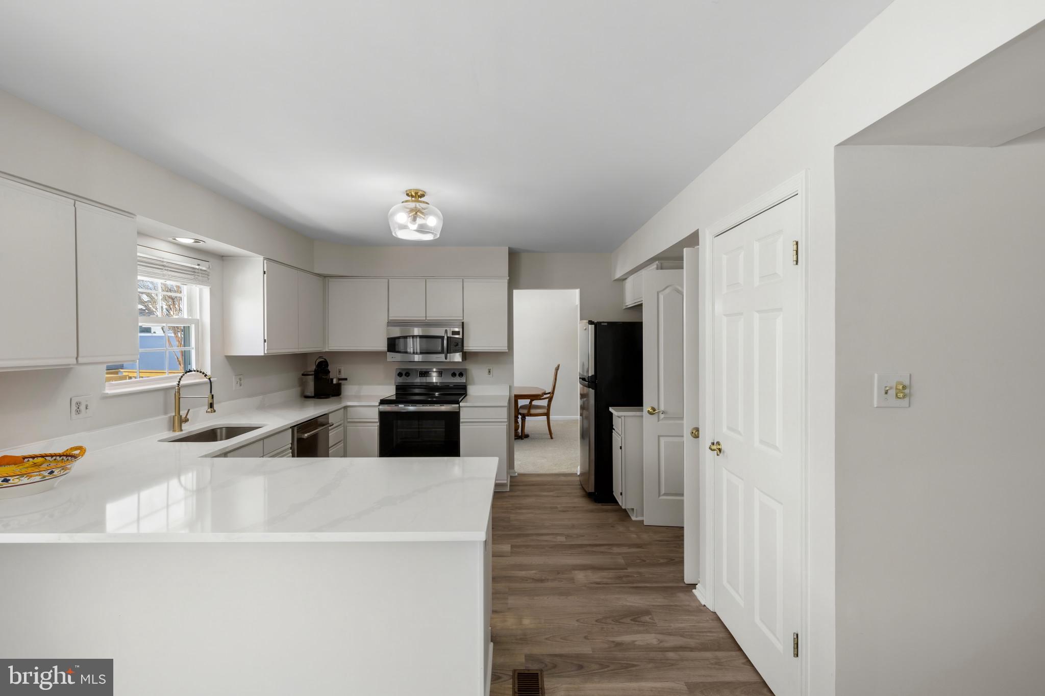 SUBURBIA - Residential