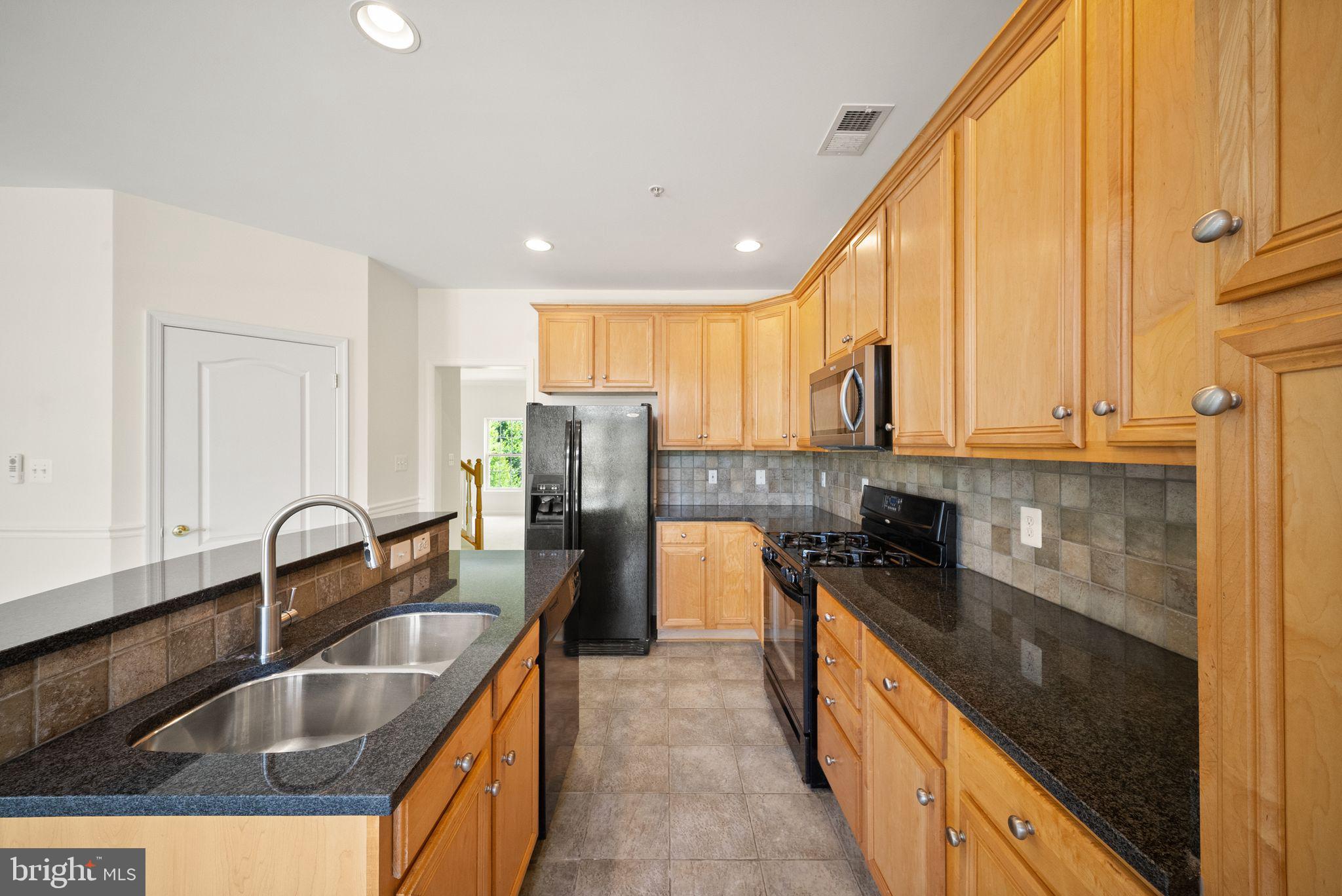 THE TOWNES AT VILLAGE PLACE - Residential