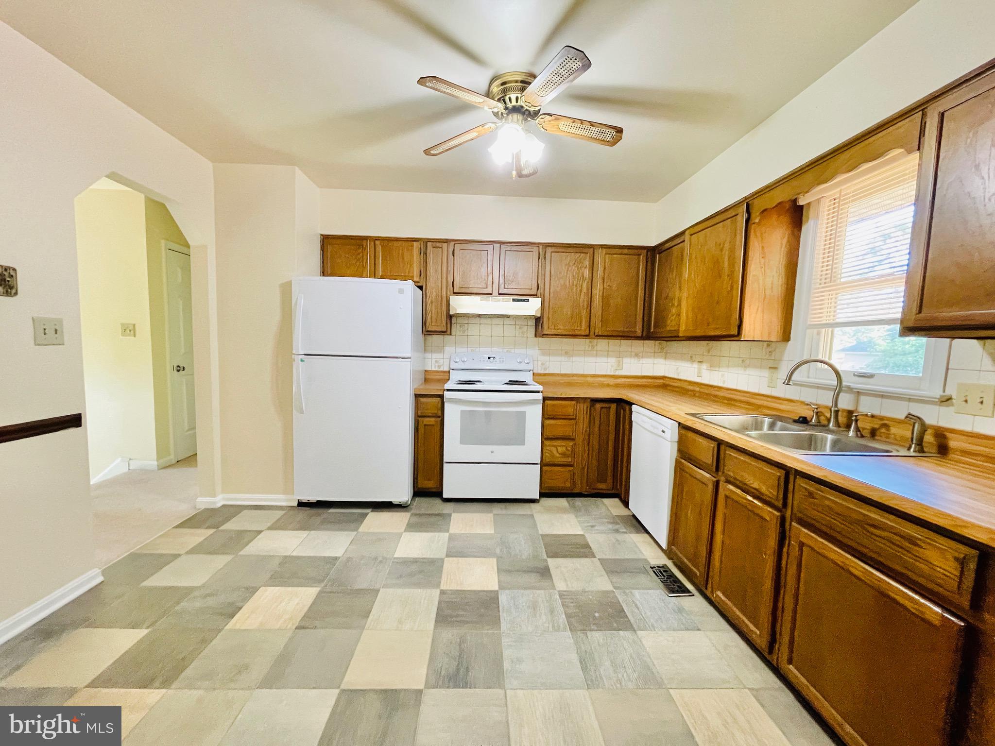 VISTA WOODS - Residential Lease