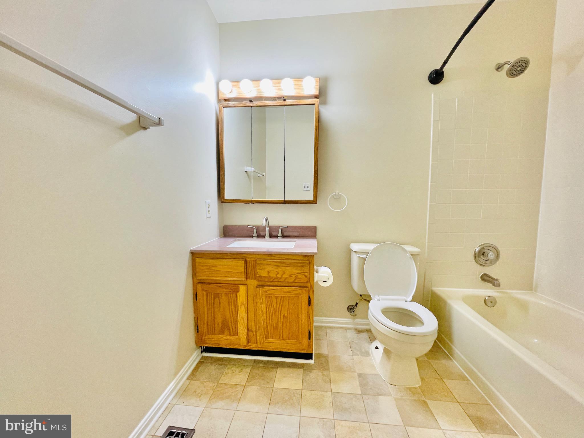 VISTA WOODS - Residential Lease