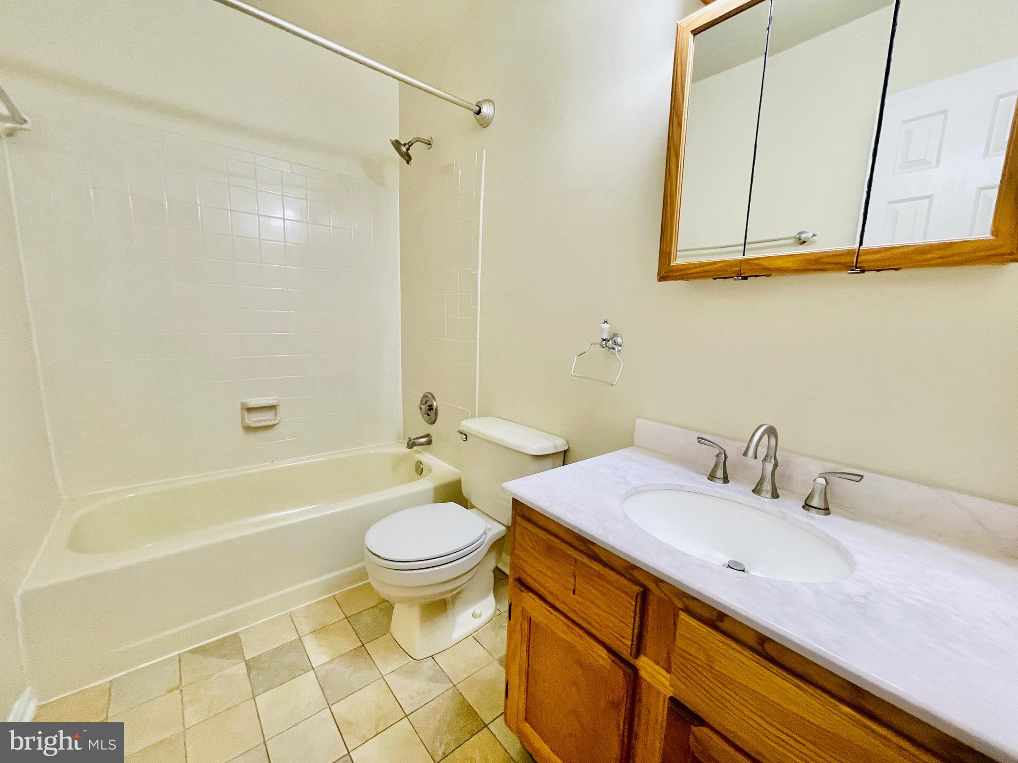 VISTA WOODS - Residential Lease