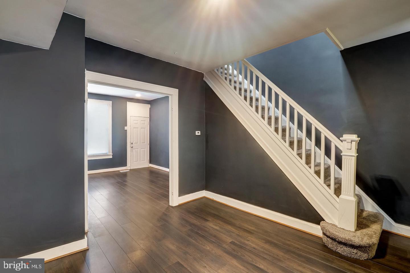 ELLWOOD PARK - Residential Lease