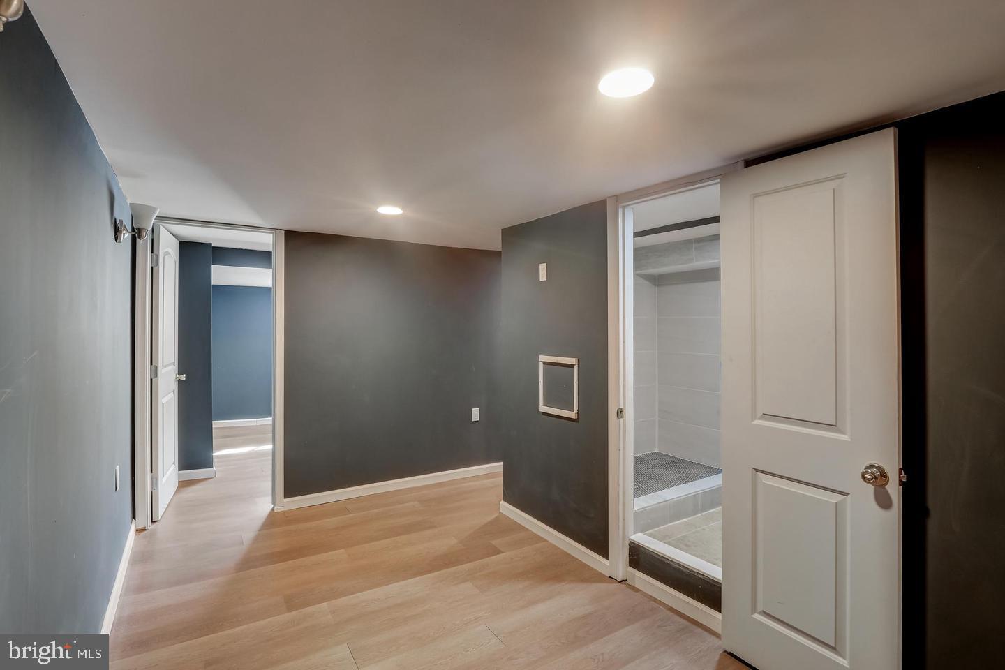 ELLWOOD PARK - Residential Lease