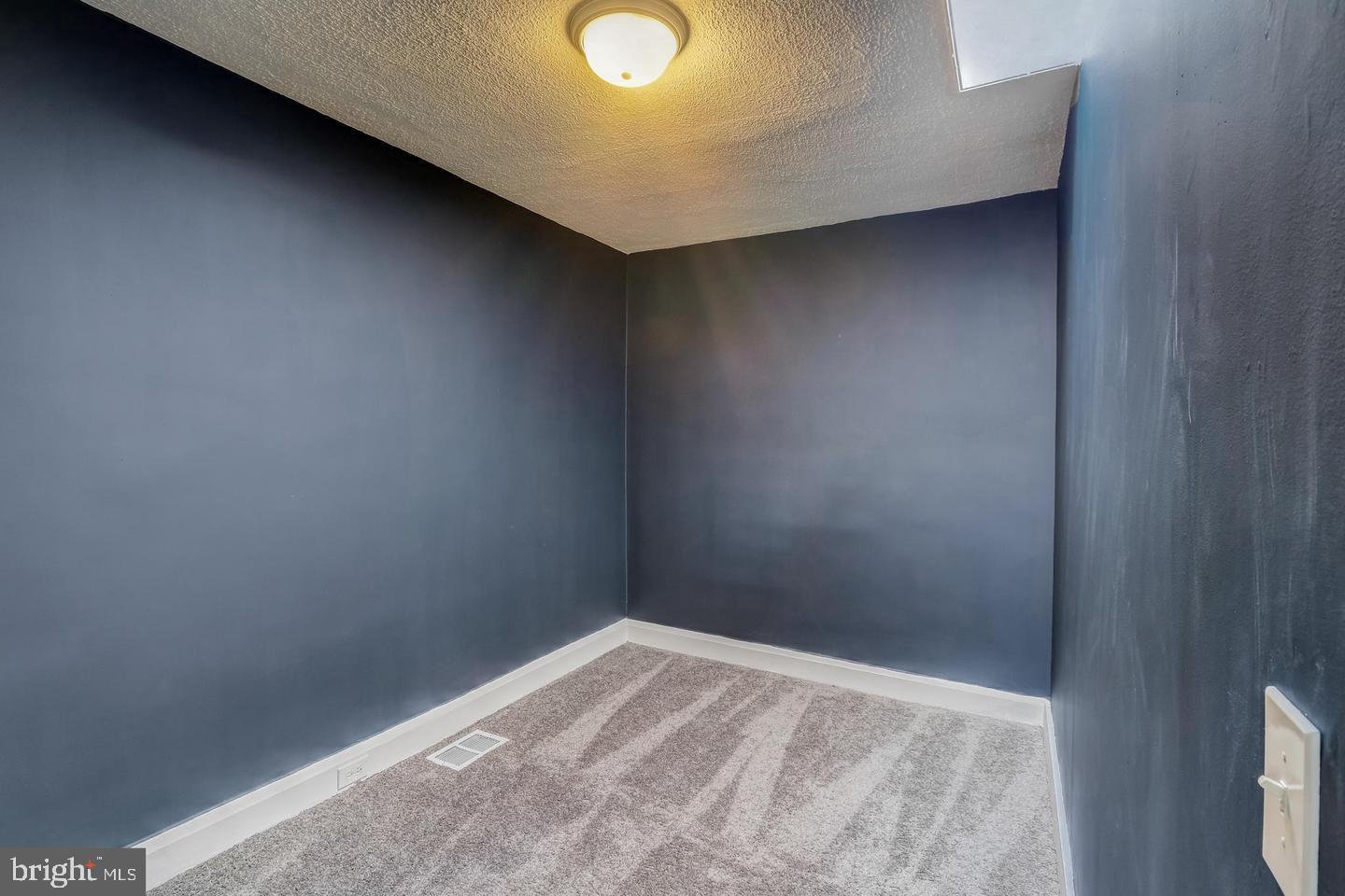 ELLWOOD PARK - Residential Lease