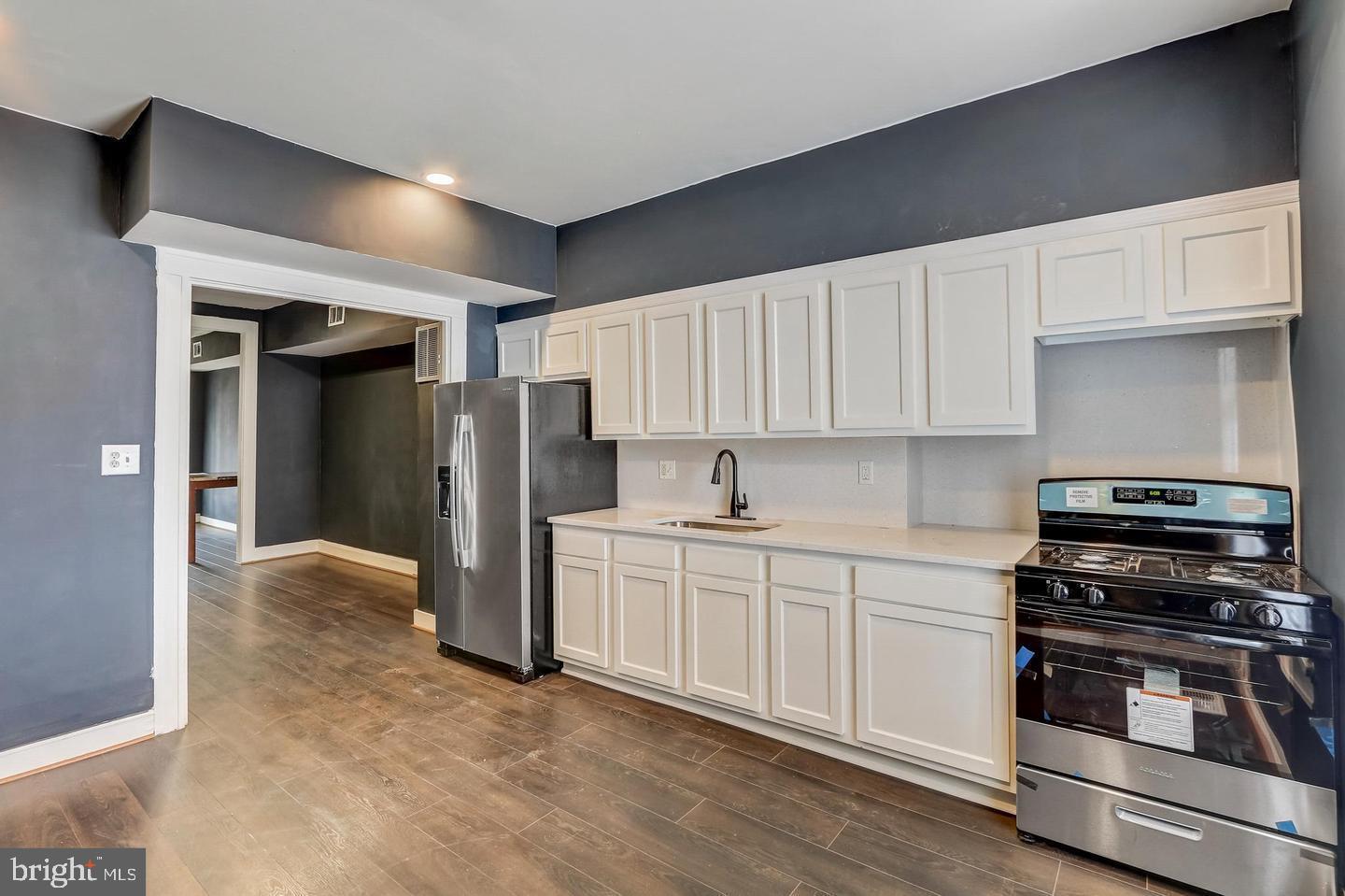 ELLWOOD PARK - Residential Lease