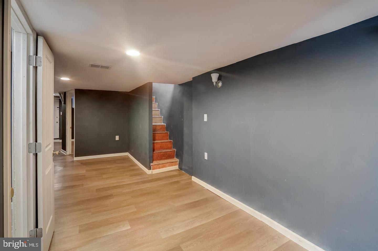 ELLWOOD PARK - Residential Lease