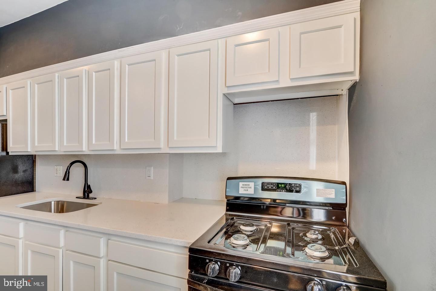 ELLWOOD PARK - Residential Lease