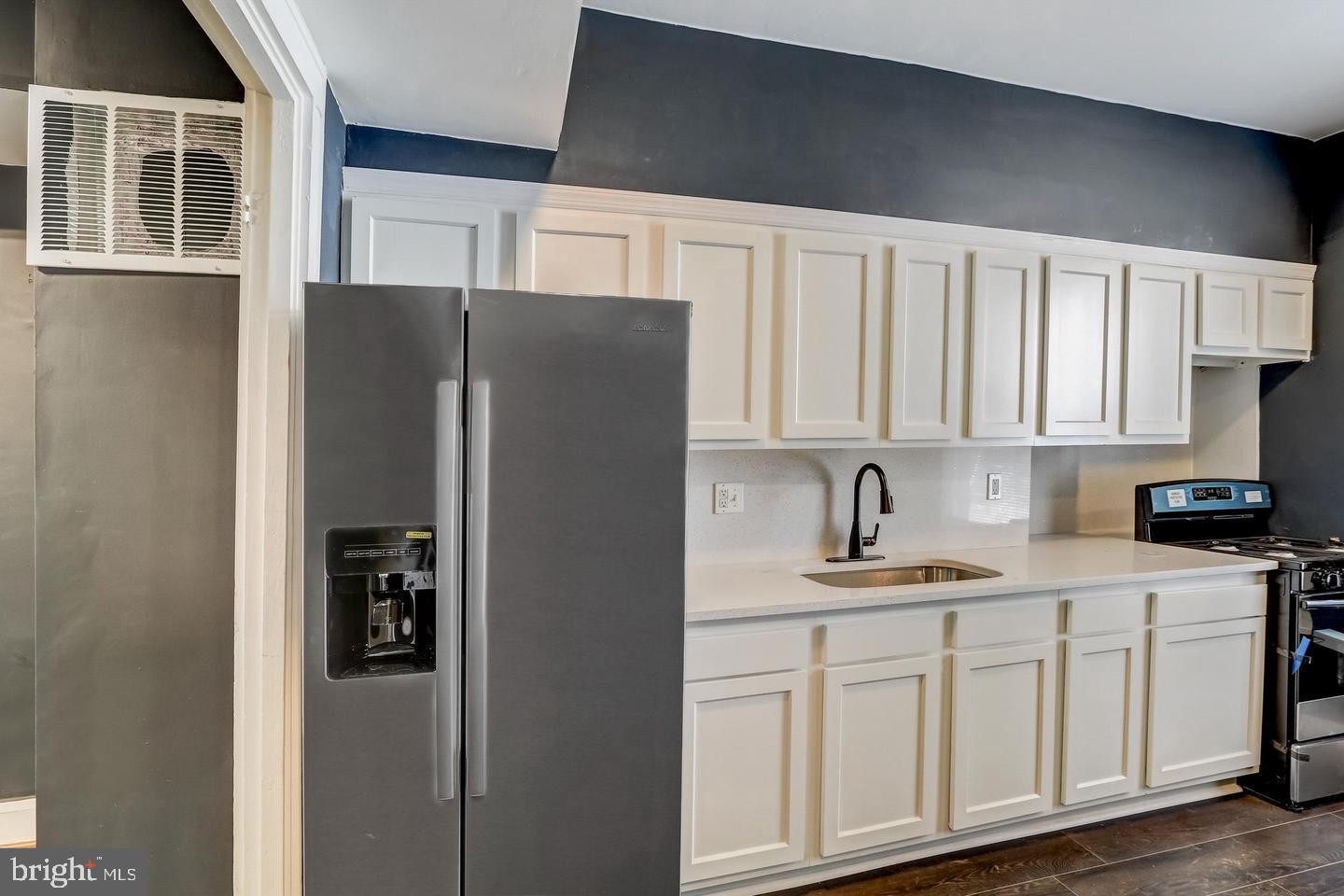 ELLWOOD PARK - Residential Lease