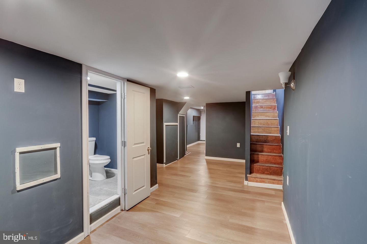 ELLWOOD PARK - Residential Lease