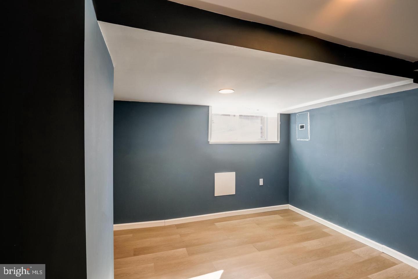 ELLWOOD PARK - Residential Lease