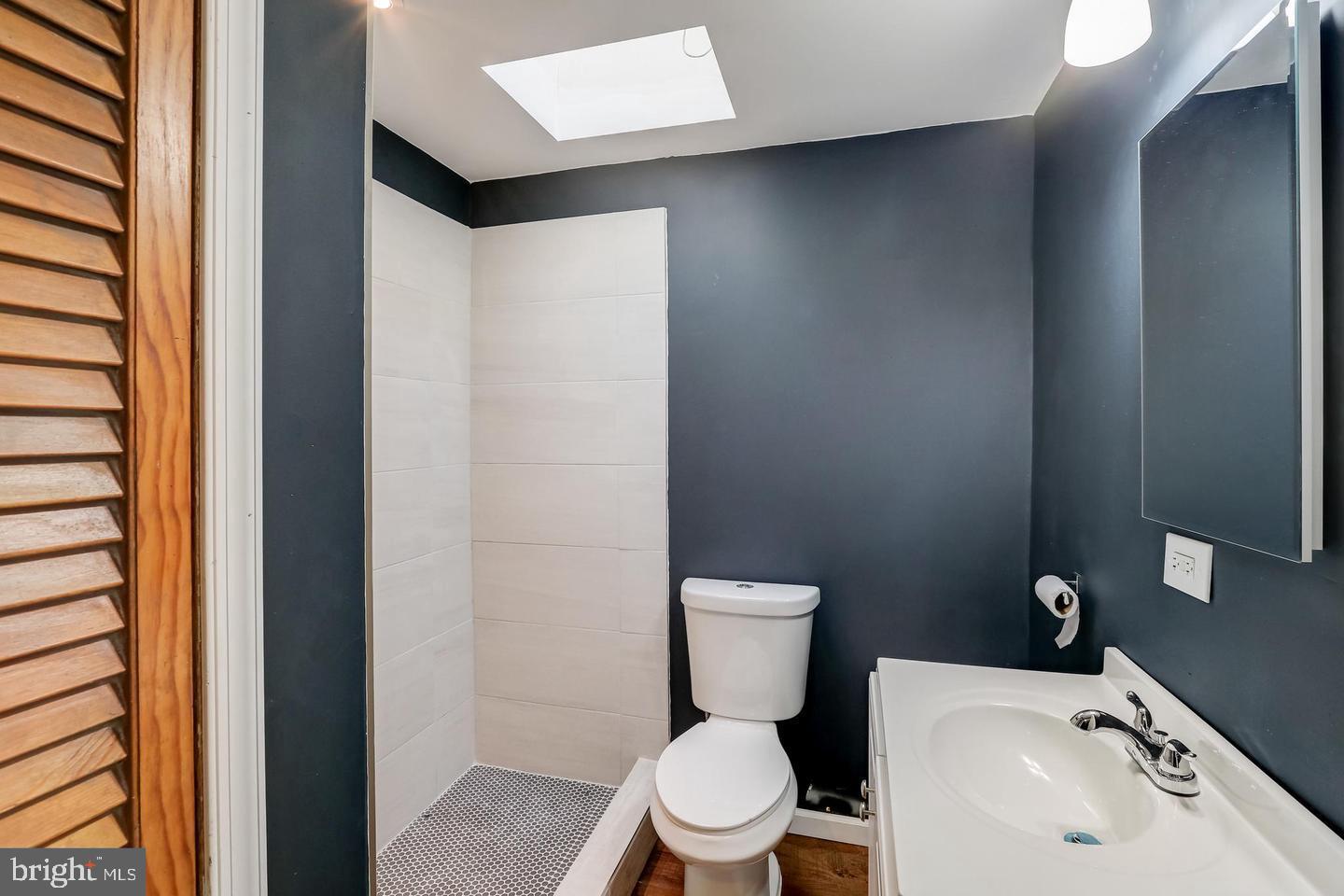 ELLWOOD PARK - Residential Lease