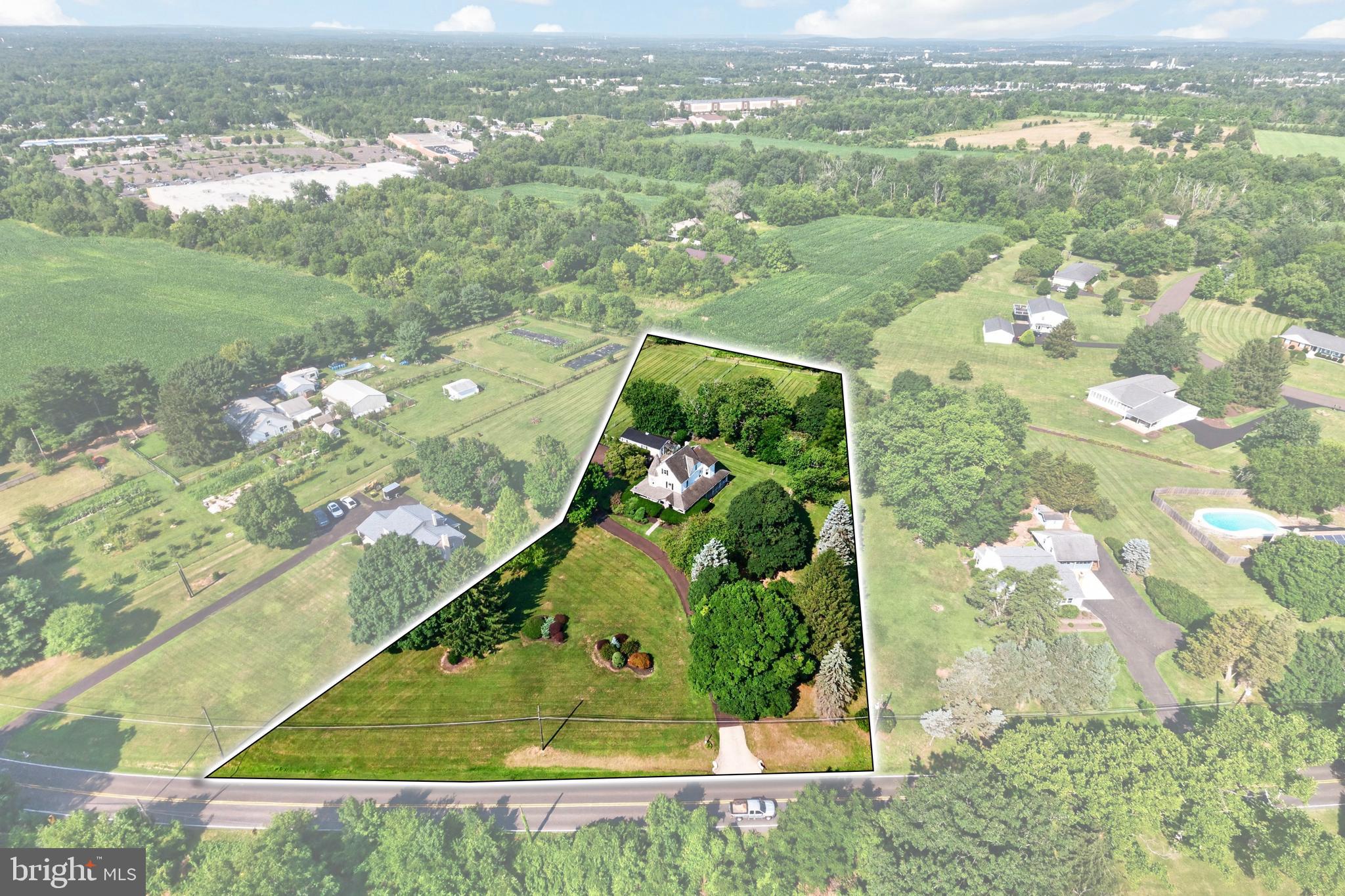 320 HILLTOWN PIKE