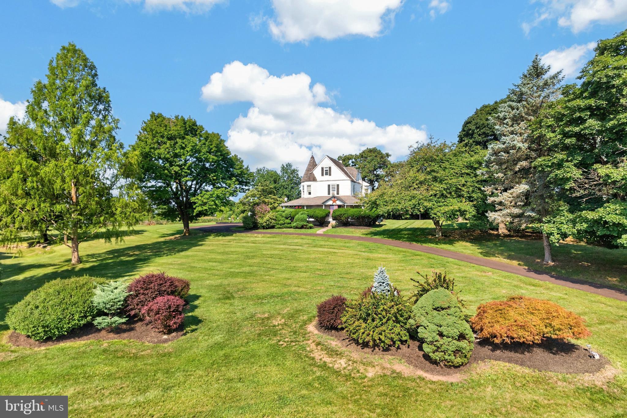 320 HILLTOWN PIKE
