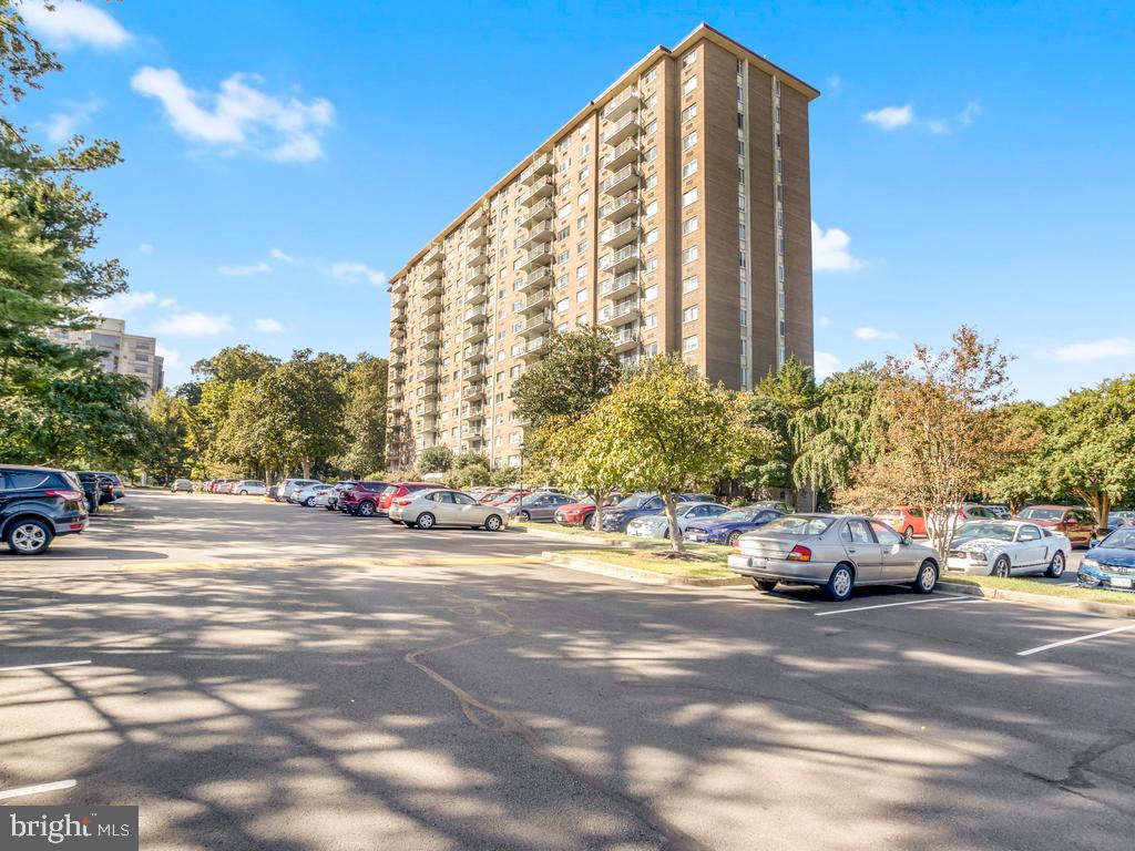 HUNTING CREEK CLUB CONDOMINIUMS - Residential