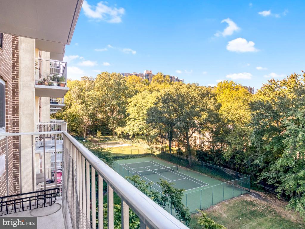 HUNTING CREEK CLUB CONDOMINIUMS - Residential