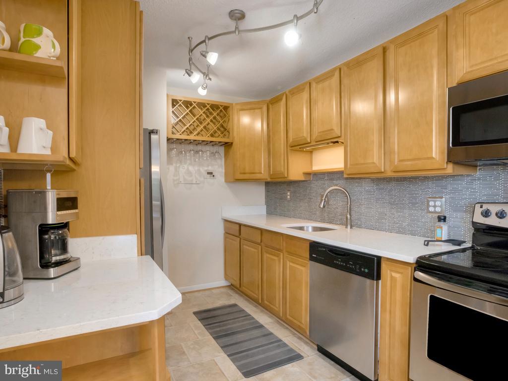 HUNTING CREEK CLUB CONDOMINIUMS - Residential