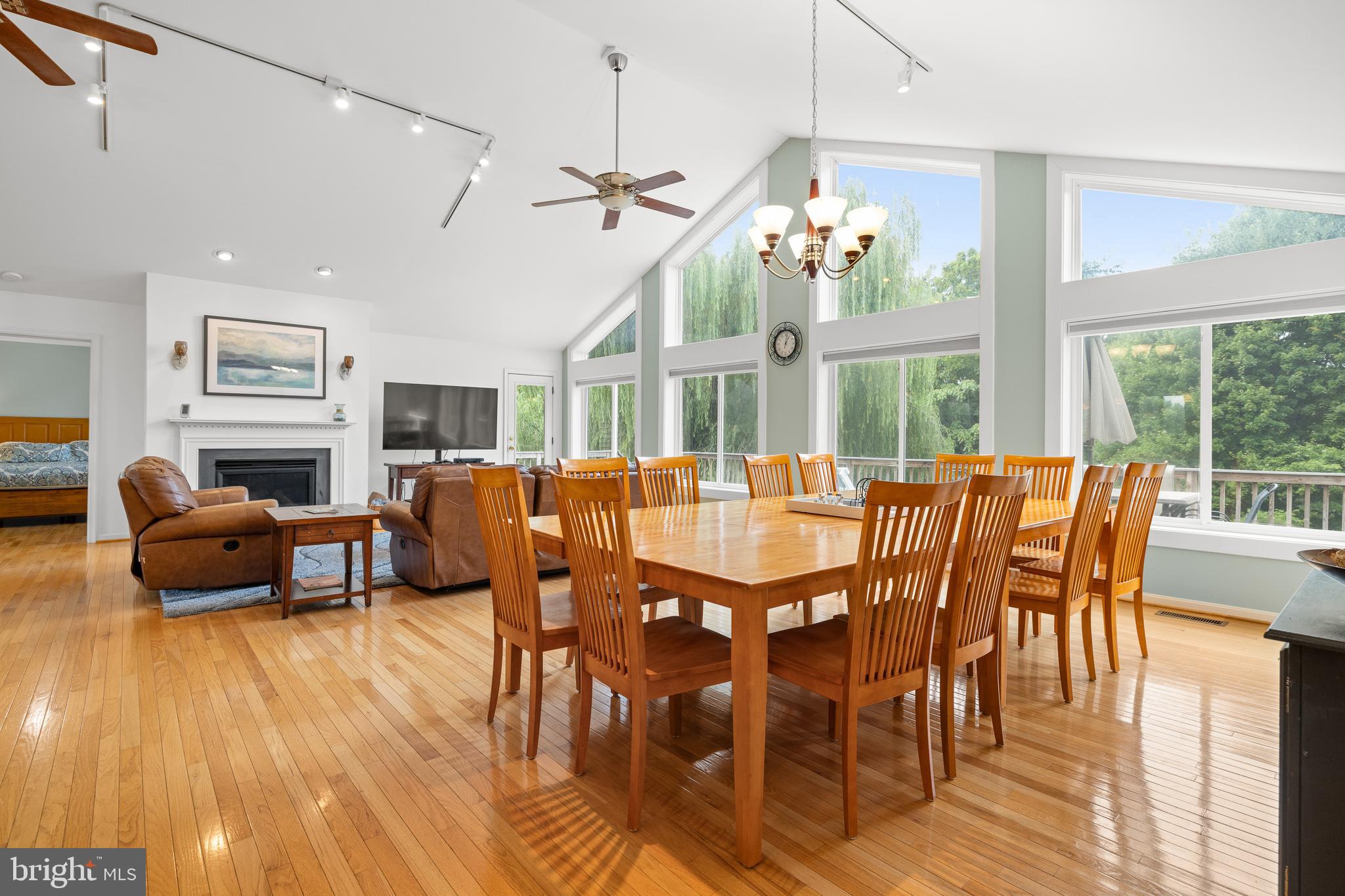 BEAR CASTLE - Residential