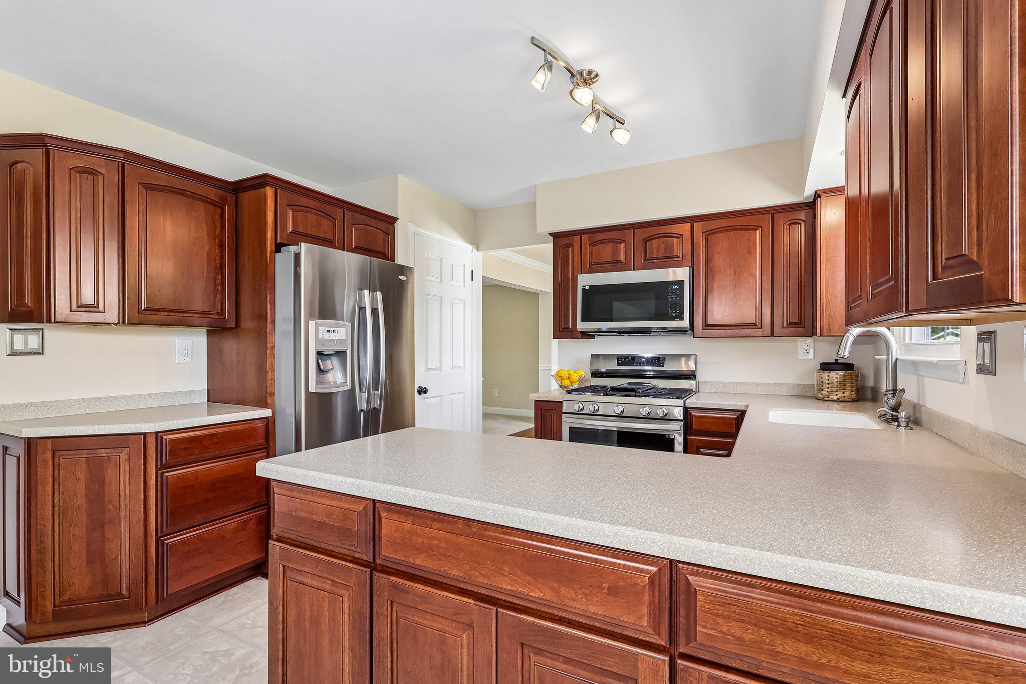 233 BELLOWS WAY