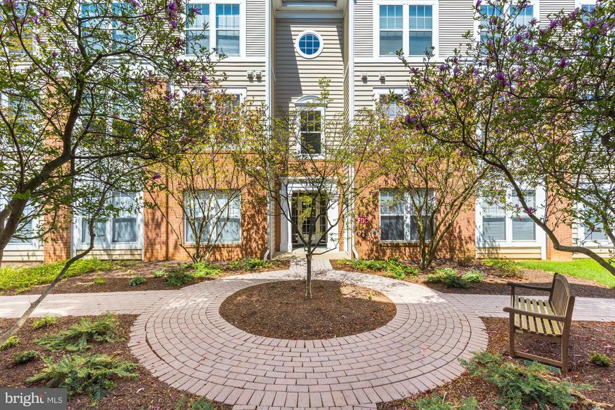 HERE IS THE ONE YOU HAVE BEEN WAITING FOR!! SPACIOUS, OPEN & LIGHT FILLED 3 BR CORNER UNIT  W/ OVER $25K IN UPDATES INCLUDING...GORGEOUS RENOVATED KITCHEN W/ WHITE SHAKER CABINETS & PREMIUM STAINLESS APPLIANCES, STUNNING BAMBOO FLOORS THRU-OUT LR, DR & KIT, UPDATED LIGHTING FIXTURES, NEW H20 HEATER & MORE!! IDEAL LOCATION..FREE SHUTTLE TO METRO OUTSIDE YOUR DOOR! BLOCKS TO DINING & SHOPPING..A 10!