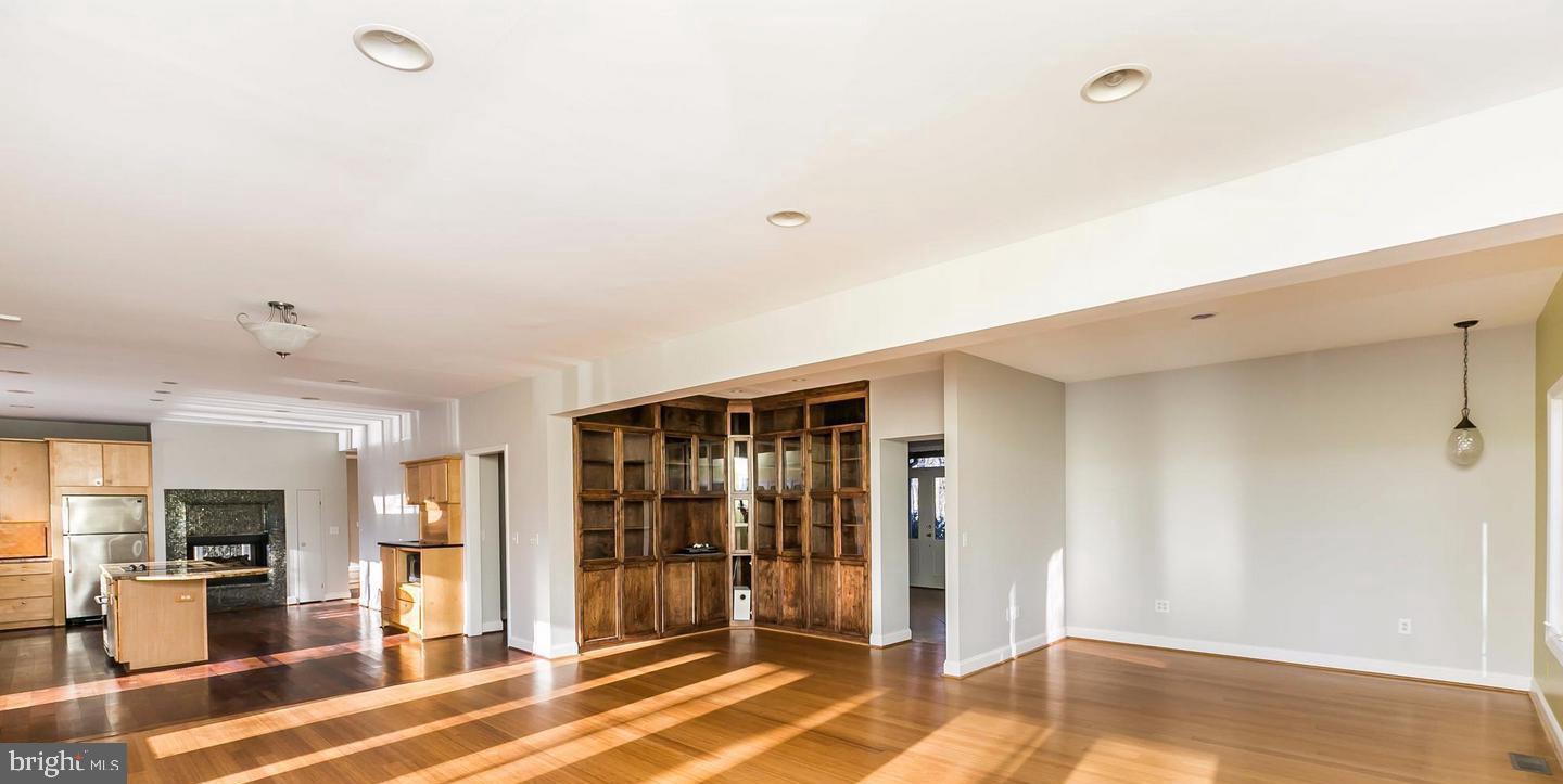 EDGEWATER - Residential