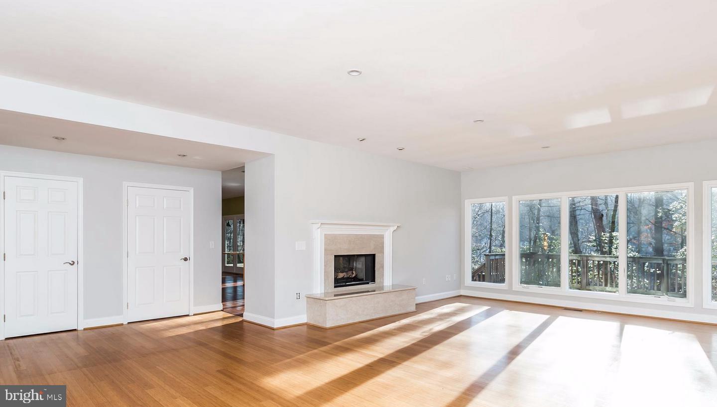 EDGEWATER - Residential