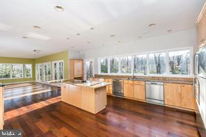 EDGEWATER - Residential