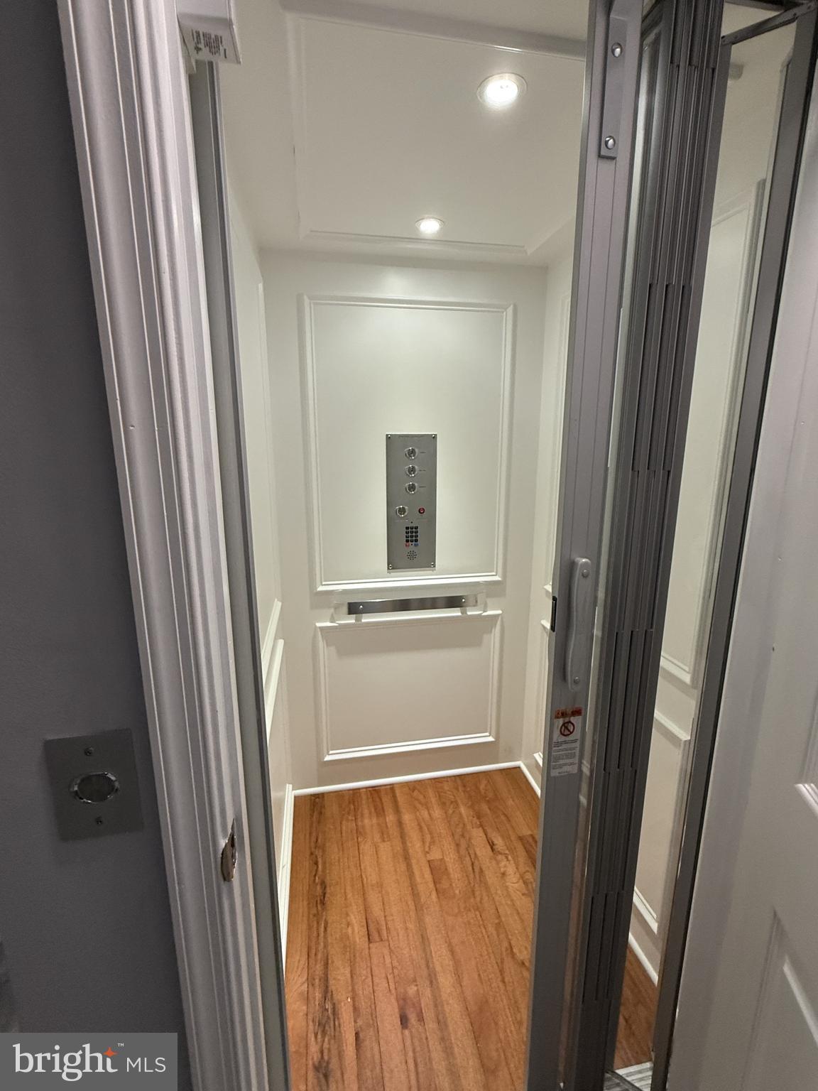 EDGEWATER - Residential