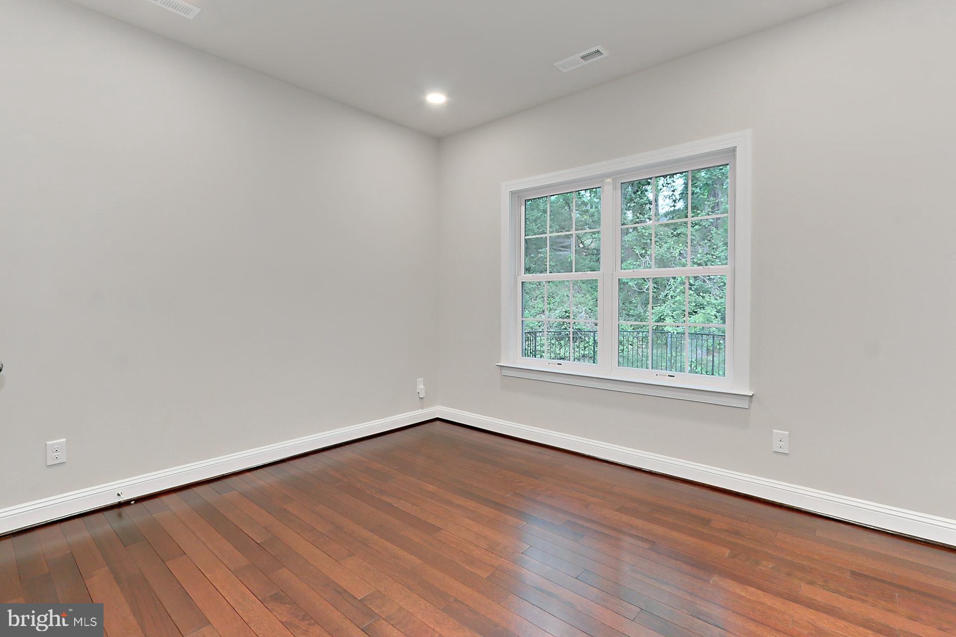 LAKE BARCROFT - Residential Lease