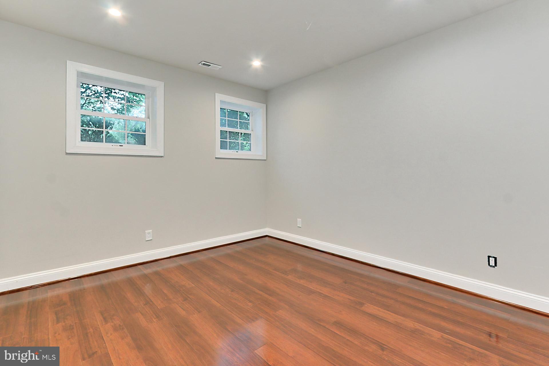 LAKE BARCROFT - Residential Lease