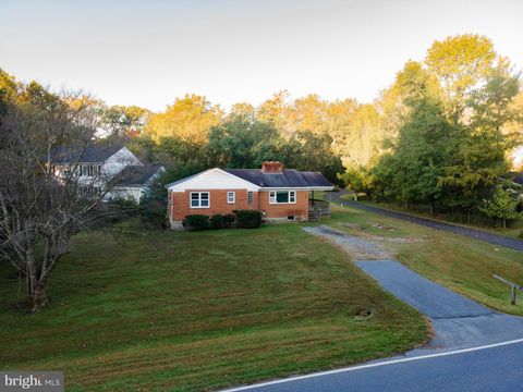 Photo of 16730 Cashell Road, ROCKVILLE, MD 20853 (MLS # MDMC2202720)