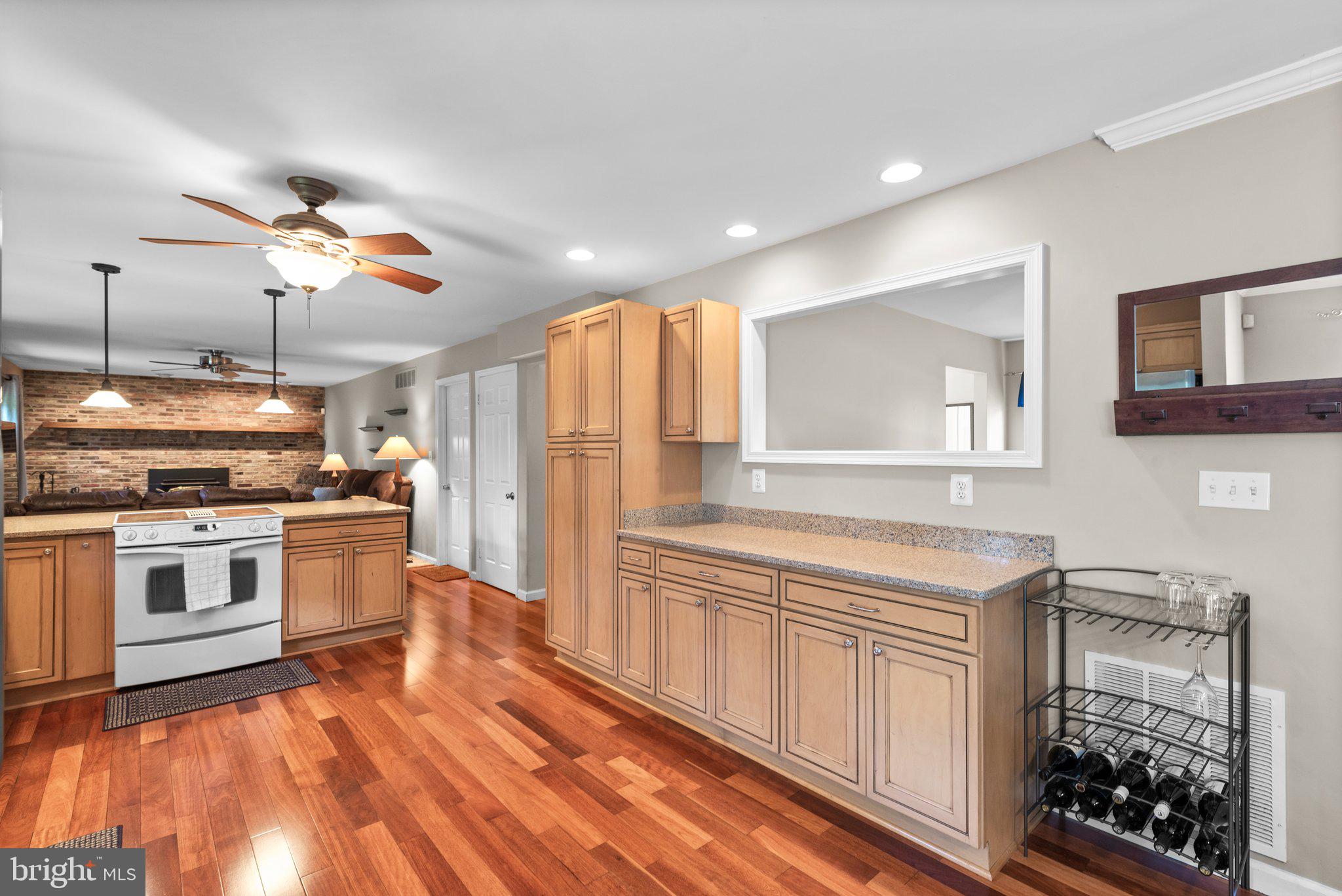 CAPE MCKINSEY - Residential