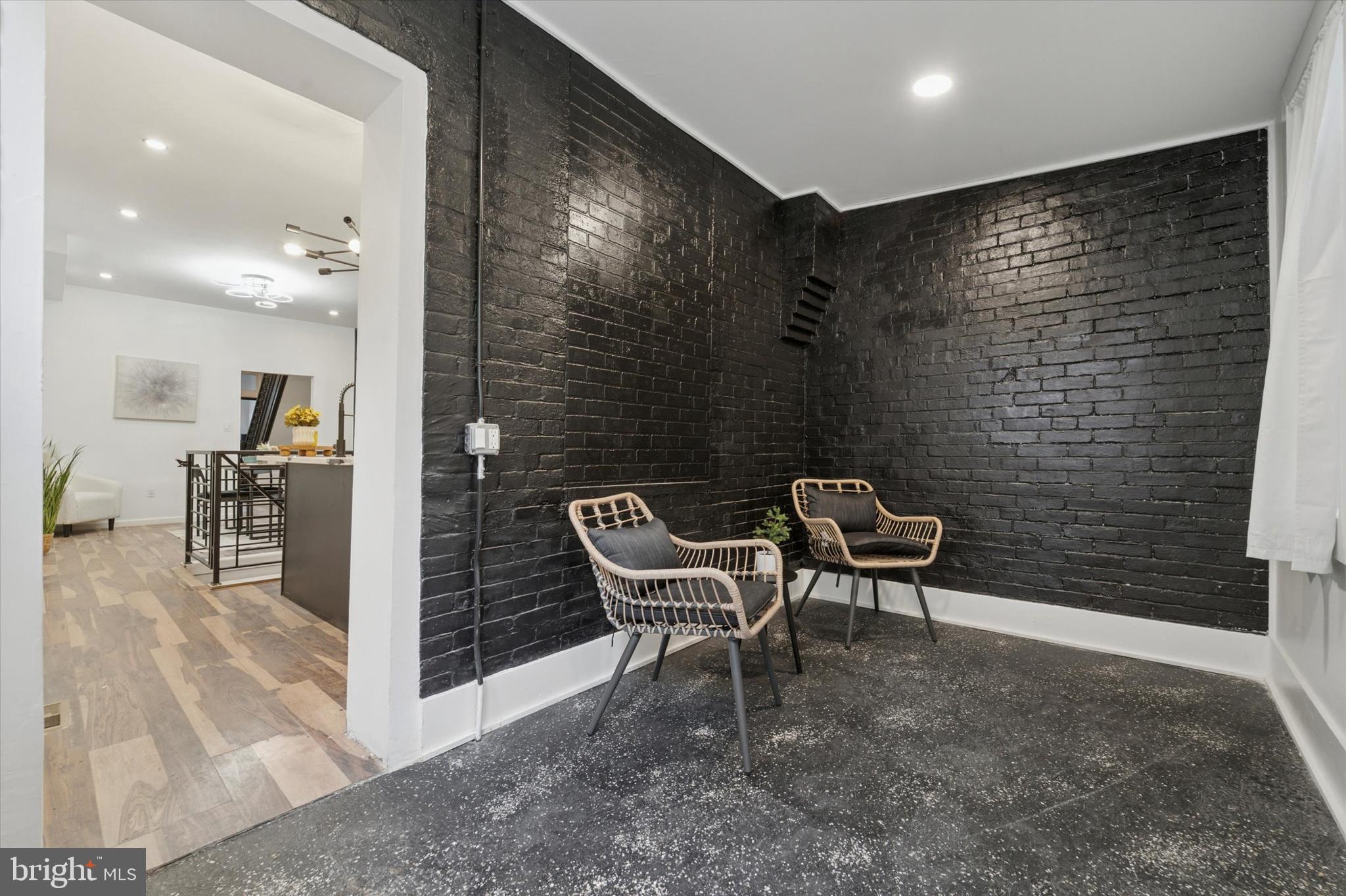 STRAWBERRY MANSION - Residential