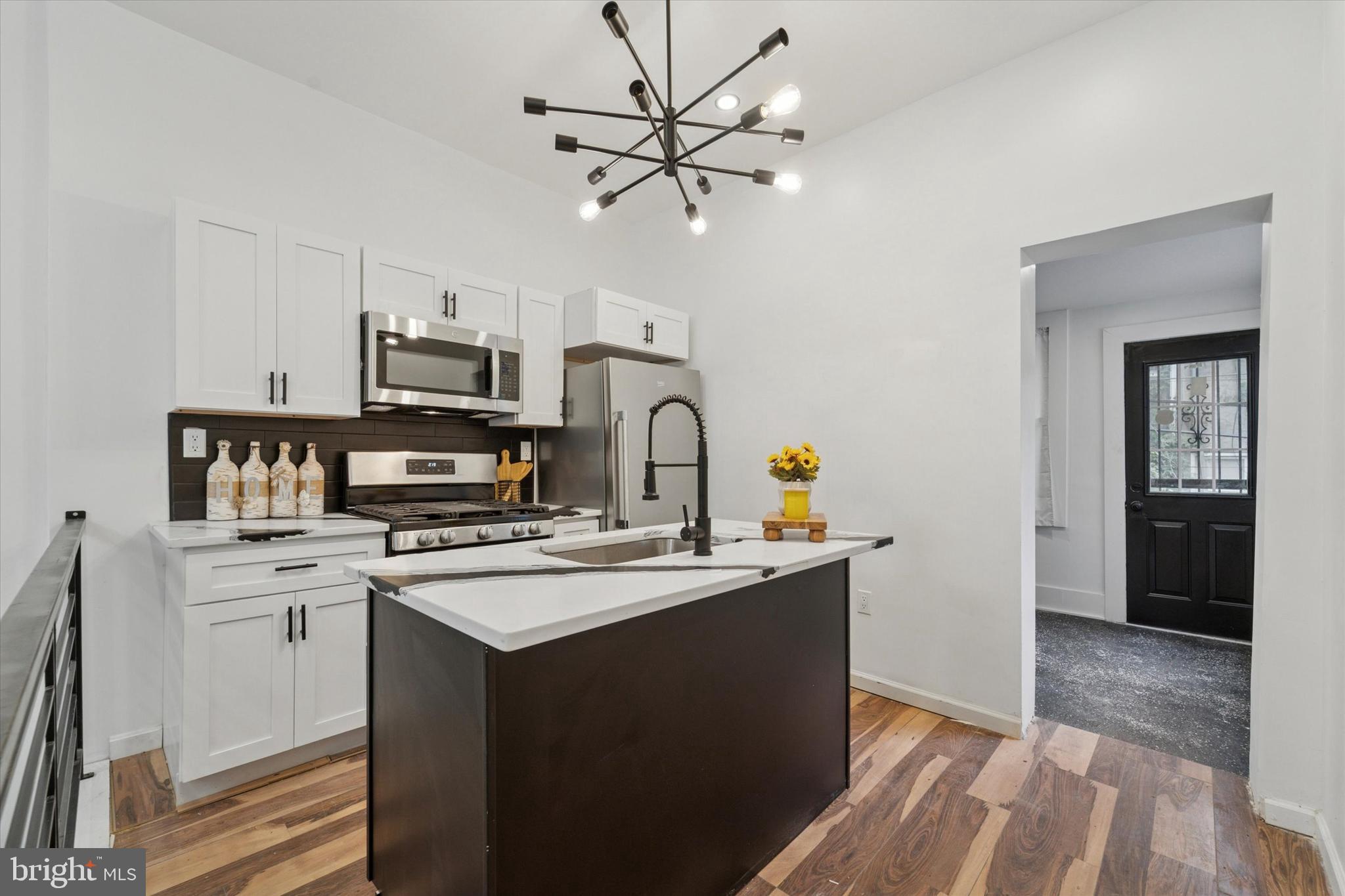 STRAWBERRY MANSION - Residential