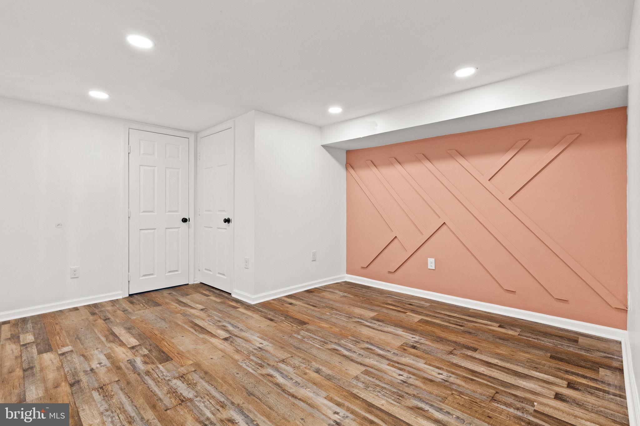 WEST OAK LANE - Residential