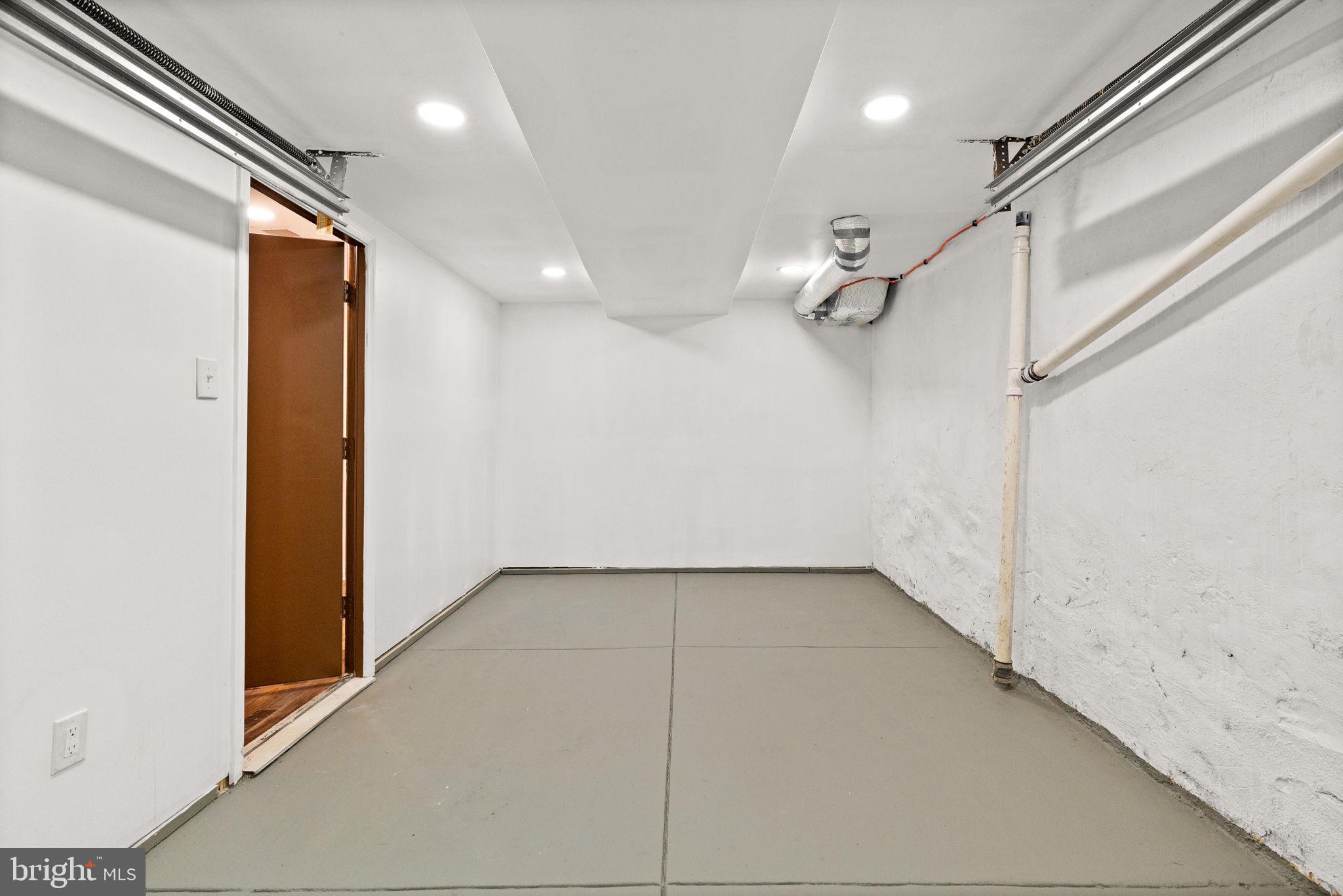 WEST OAK LANE - Residential