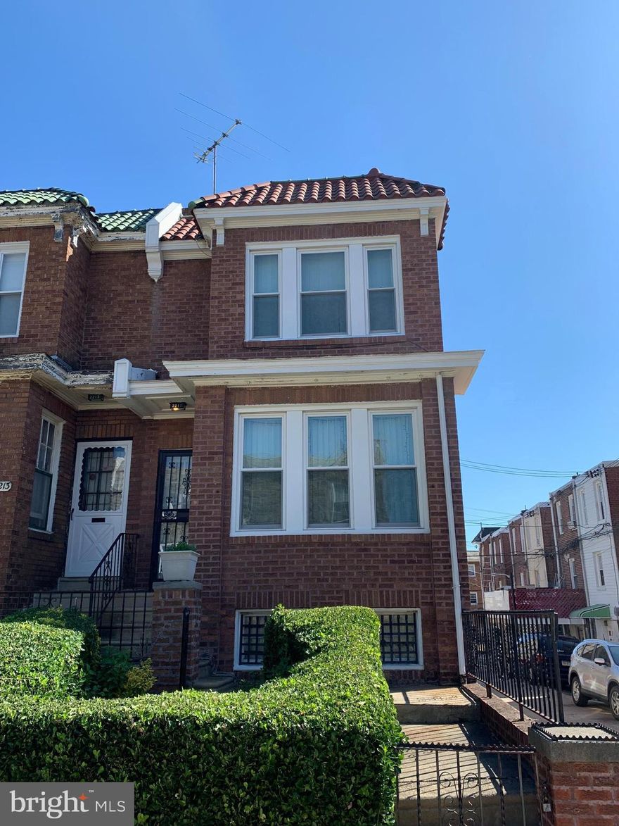 *AS-IS SALE*The owner will not make any repairs. LOOKING for a cash offer. Great opportunity to have buy fixer-upper or your next rental property. ST JOES close by with students renting in the area.