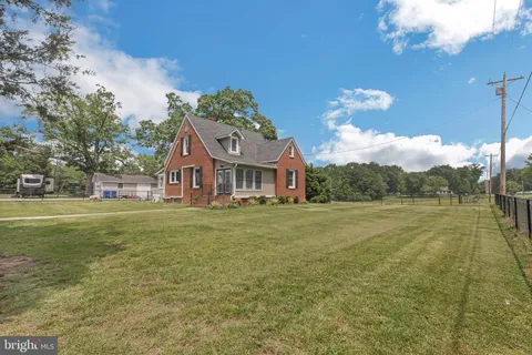 MLS: MDCH2042690