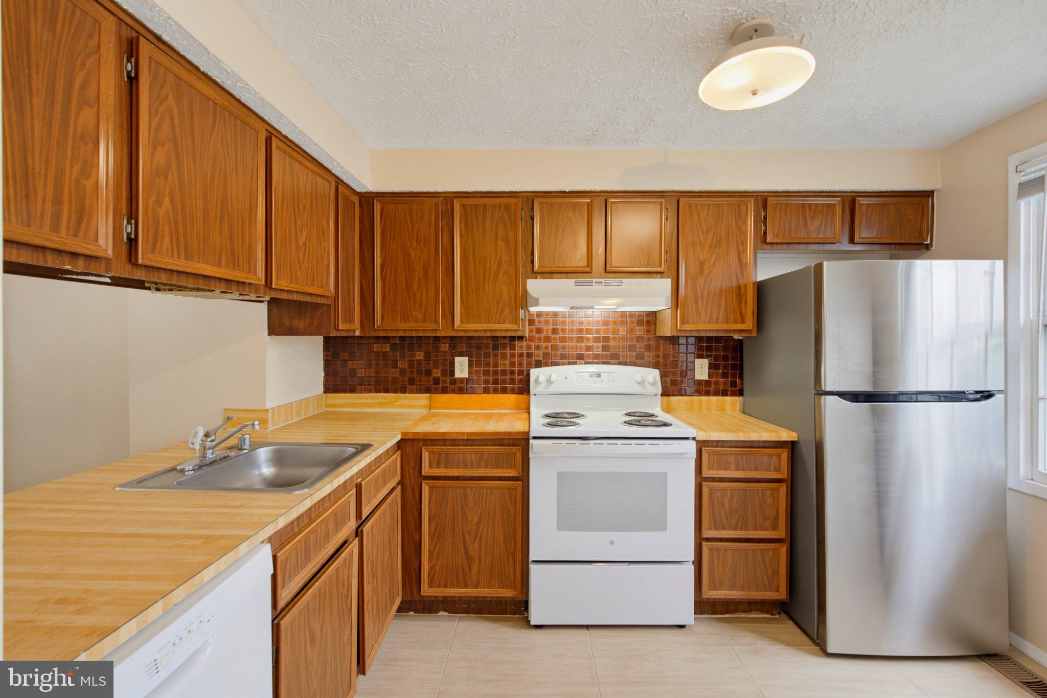 8284 CRESTMONT CIRCLE