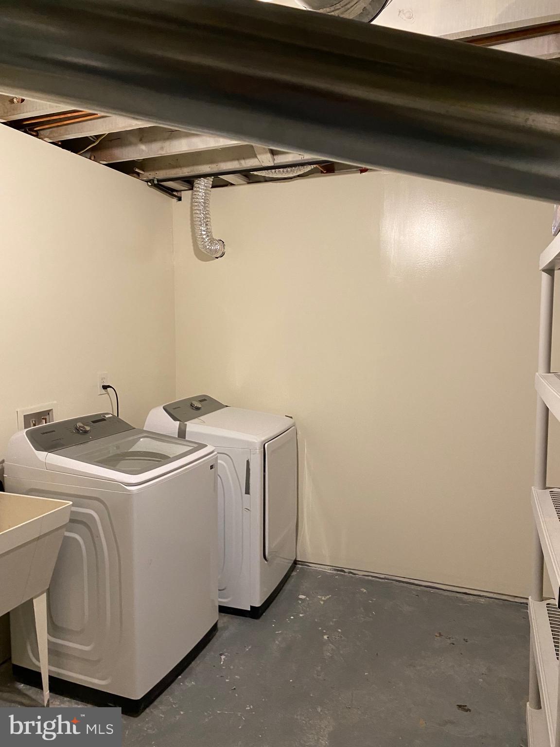 BARNABY MANOR OAKS - Residential Lease