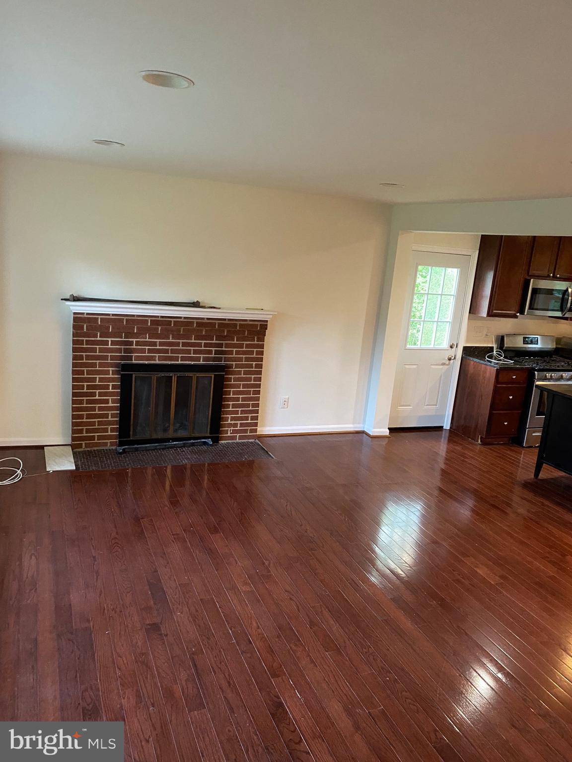 BARNABY MANOR OAKS - Residential Lease