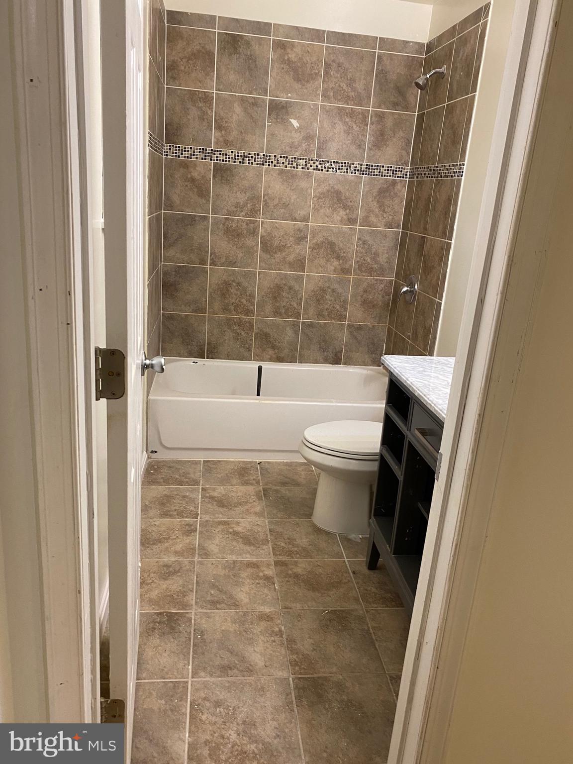 BARNABY MANOR OAKS - Residential Lease