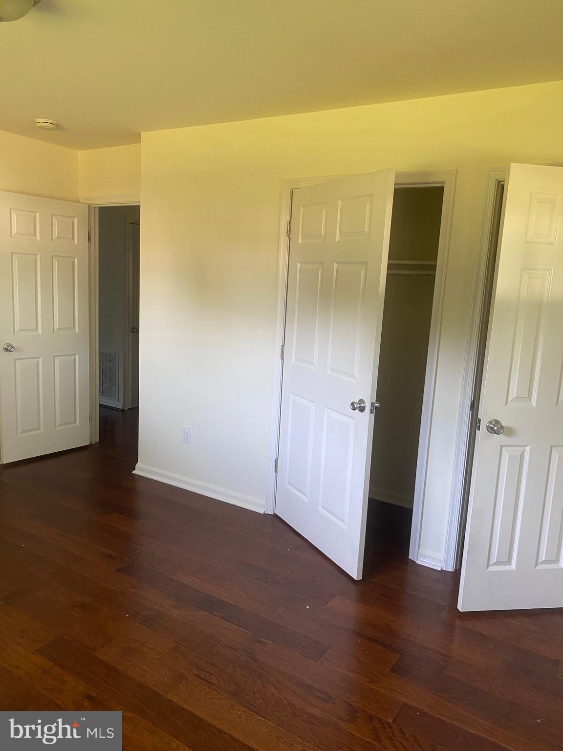 BARNABY MANOR OAKS - Residential Lease