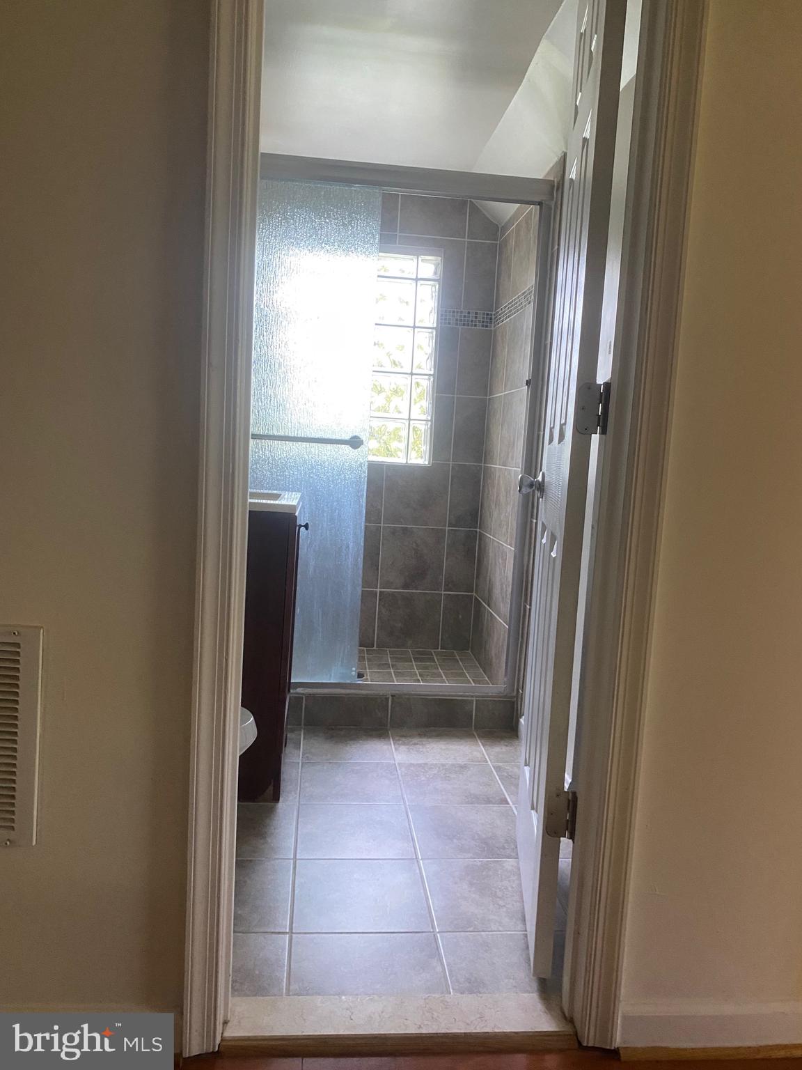 BARNABY MANOR OAKS - Residential Lease