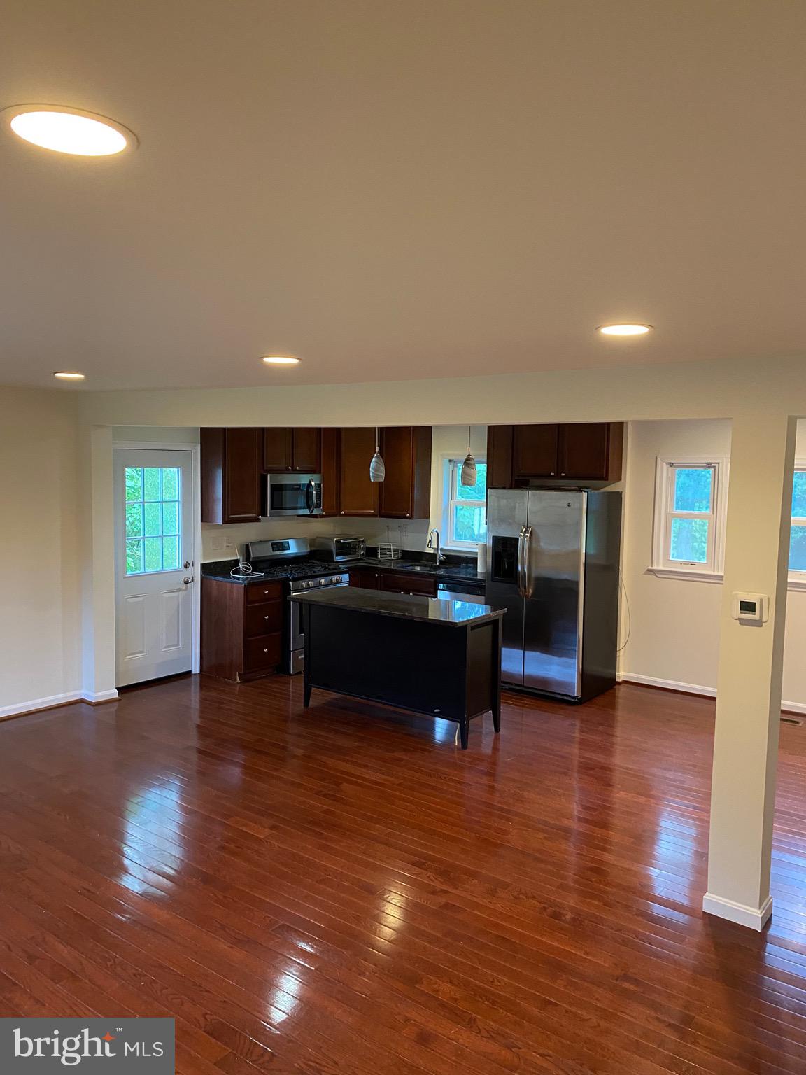 BARNABY MANOR OAKS - Residential Lease