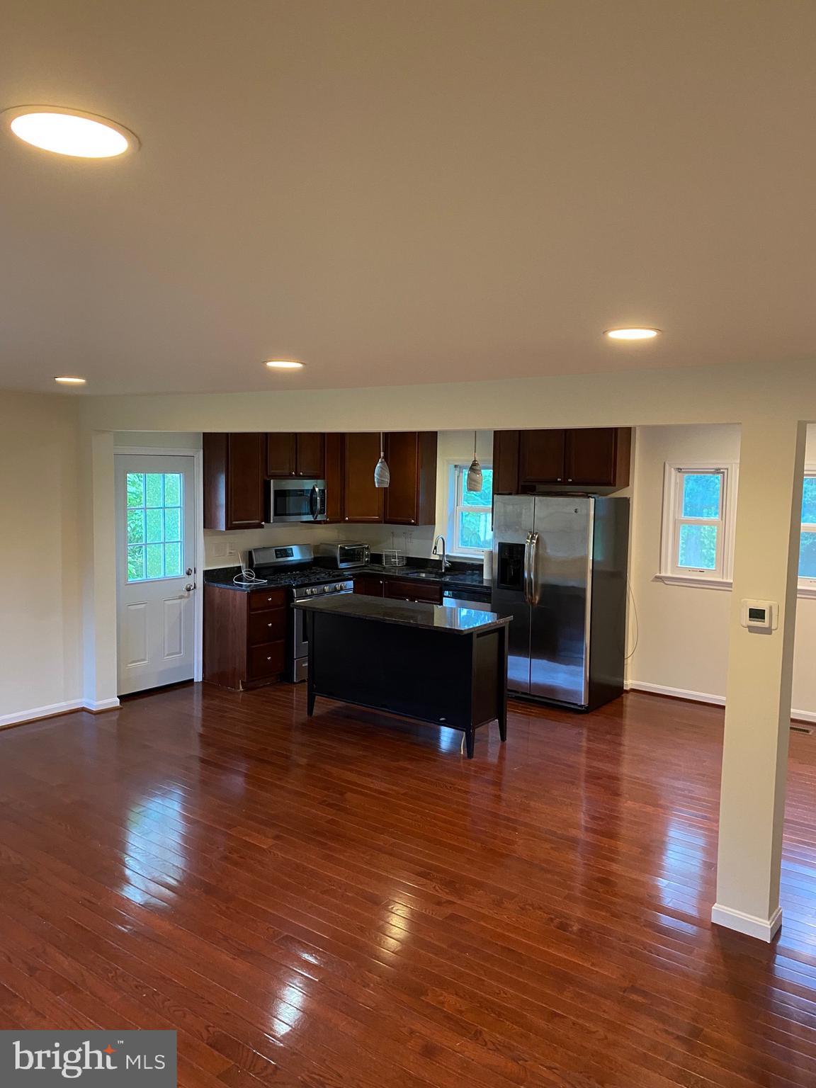 BARNABY MANOR OAKS - Residential Lease