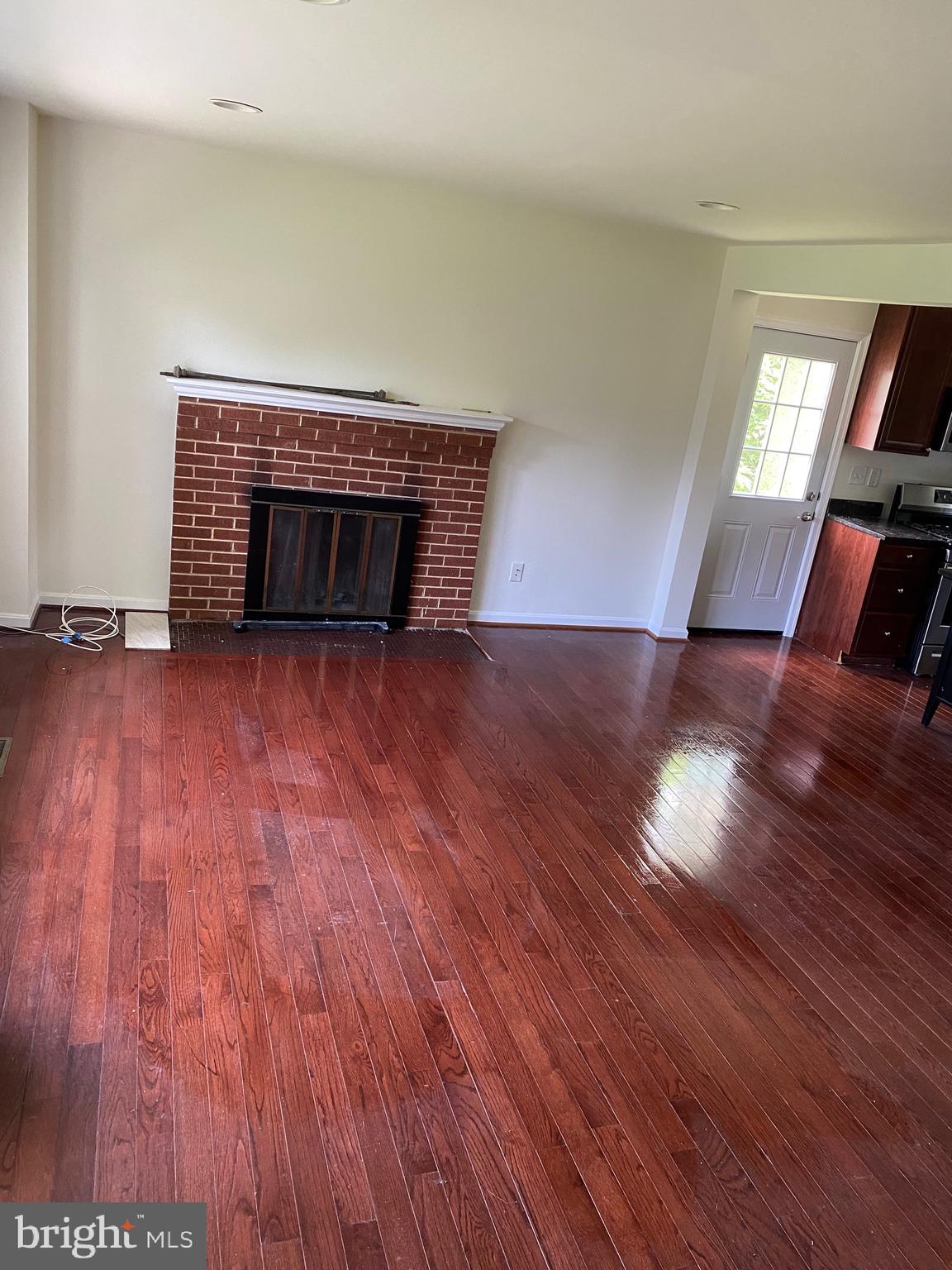 BARNABY MANOR OAKS - Residential Lease