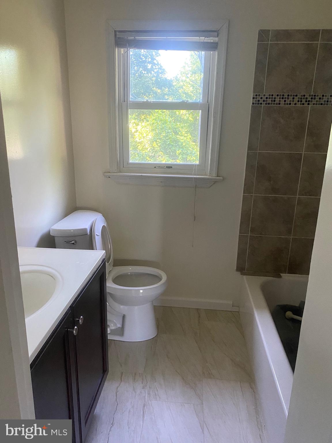 BARNABY MANOR OAKS - Residential Lease